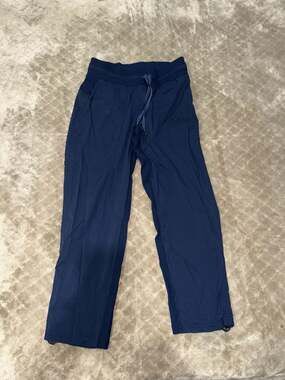 Lululemon Dance Studio Crop II Unlined 20" Navy Blue Size 6